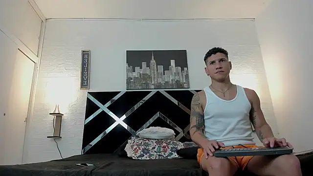 nakedfoam1 online show from 11/18/25, 05:00