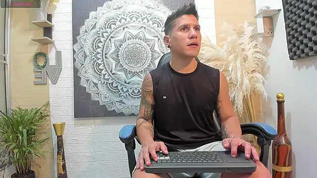 Snapshot of nakedfoam1 chatting on 01/19/26, 03:21 nakedfoam1 online show from 01/19/26, 03:21