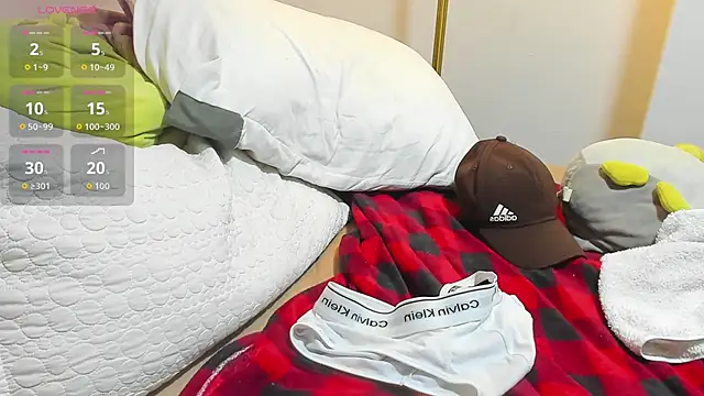 Snapshot of nakedfoam1 chatting on 04/11/26, 01:24 nakedfoam1 online show from 04/11/26, 01:24