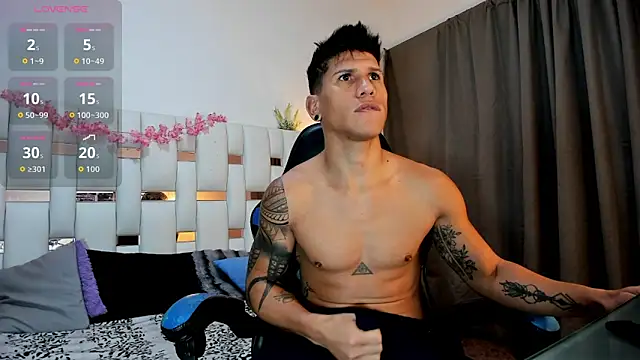 Snapshot of nakedfoam1 chatting on 03/11/26, 12:43 nakedfoam1 online show from 03/11/26, 12:43