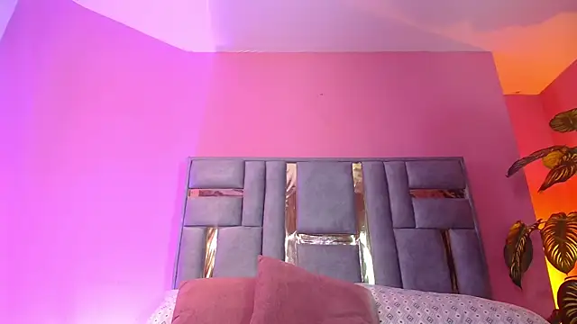 Snapshot of Bianca_ks chatting on 03/08/25, 06:32 Bianca ks online show from 03/08/25, 06:32