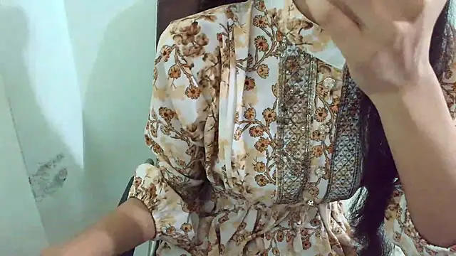 Snapshot of Srabontii chatting on 03/17/25, 12:53 Srabontii online show from 03/17/25, 12:53