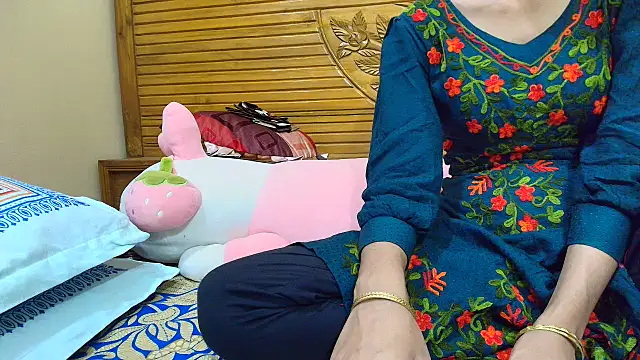 Srabontii online show from 10/31/25, 09:32