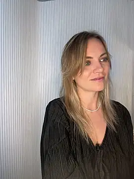 Snapshot of Milla__one chatting on 09/23/25, 01:40 Milla one online show from 09/23/25, 01:40