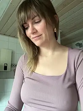 Snapshot of Milla__one chatting on 01/13/25, 08:26 Milla one online show from 01/13/25, 08:26
