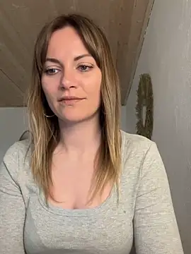 Snapshot of Milla__one chatting on 03/13/25, 02:01 Milla one online show from 03/13/25, 02:01