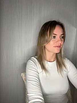 Snapshot of Milla__one chatting on 10/13/25, 04:47 Milla one online show from 10/13/25, 04:47