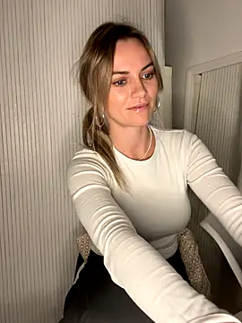 Milla  one online show from 11/13/25, 04:44