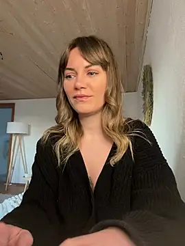 Snapshot of Milla__one chatting on 02/18/25, 04:25 Milla one online show from 02/18/25, 04:25