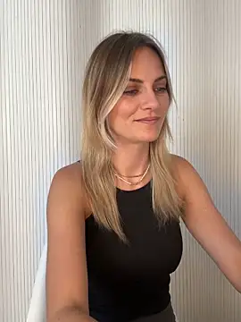 Snapshot of Milla__one chatting on 06/08/26, 10:05 Milla one online show from 06/08/26, 10:05
