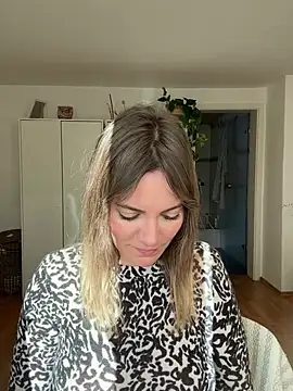 Snapshot of Milla__one chatting on 01/14/25, 01:49 Milla one online show from 01/14/25, 01:49