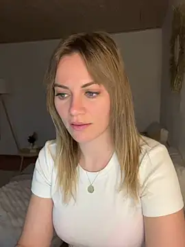 Snapshot of Milla__one chatting on 01/20/25, 03:50 Milla one online show from 01/20/25, 03:50