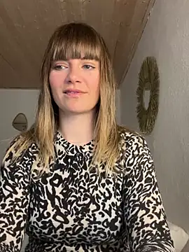 Snapshot of Milla__one chatting on 02/04/25, 10:00 Milla one online show from 02/04/25, 10:00