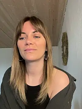 Snapshot of Milla__one chatting on 03/11/25, 08:19 Milla one online show from 03/11/25, 08:19
