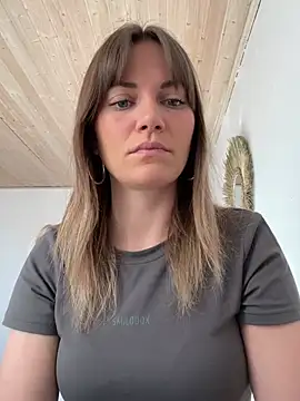 Snapshot of Milla__one chatting on 03/18/25, 03:33 Milla one online show from 03/18/25, 03:33