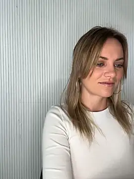 Milla  one online show from 11/03/25, 07:46