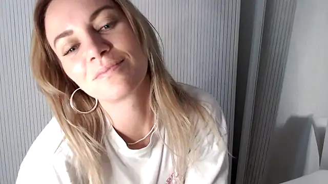 Milla  one online show from 11/12/25, 01:59