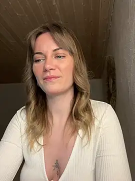 Snapshot of Milla__one chatting on 02/20/25, 06:35 Milla one online show from 02/20/25, 06:35