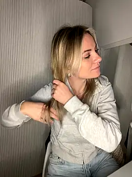 Milla  one online show from 12/20/25, 03:26