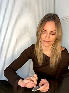 Milla  one online show from 12/01/25, 08:37