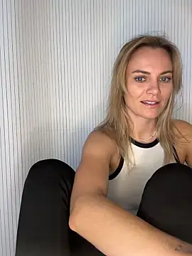 Snapshot of Milla__one chatting on 10/02/25, 02:09 Milla one online show from 10/02/25, 02:09