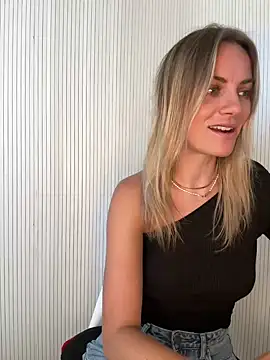 Snapshot of Milla__one chatting on 06/15/26, 01:00 Milla one online show from 06/15/26, 01:00