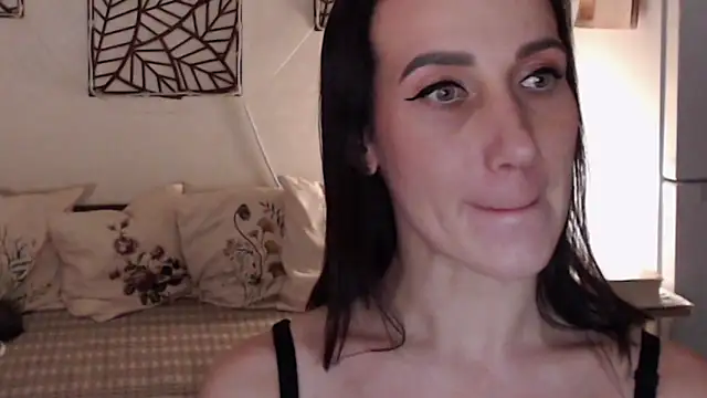 Snapshot of pepper_milf chatting on 02/10/25, 01:22 pepper milf online show from 02/10/25, 01:22