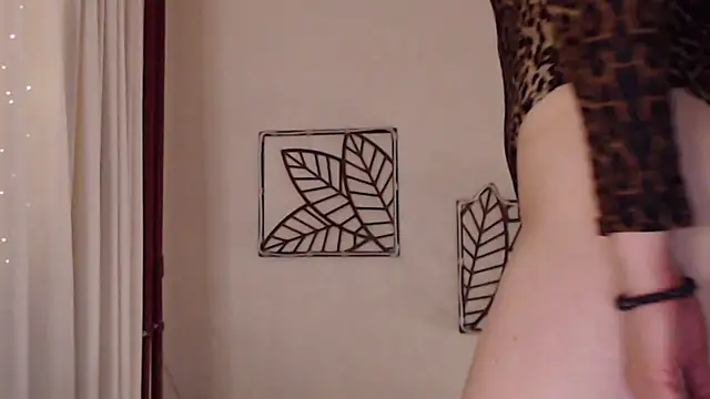 Snapshot of pepper_milf chatting on 03/10/25, 06:45 pepper milf online show from 03/10/25, 06:45