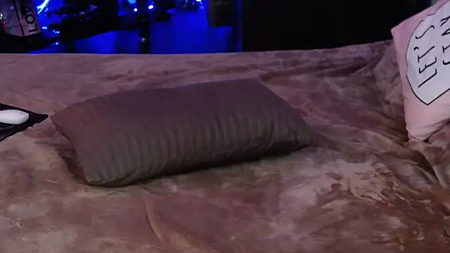 Denny Brenda online show from 11/08/25, 08:12