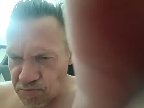 Snapshot of ed44435 chatting on 02/18/26, 04:58 ed44435 online show from 02/18/26, 04:58