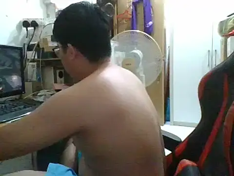 Snapshot of shyboymasturbation chatting on 02/06/25, 04:47 shyboymasturbation online show from 02/06/25, 04:47