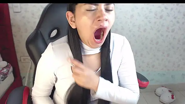 kayla k18 online show from 10/29/25, 01:15