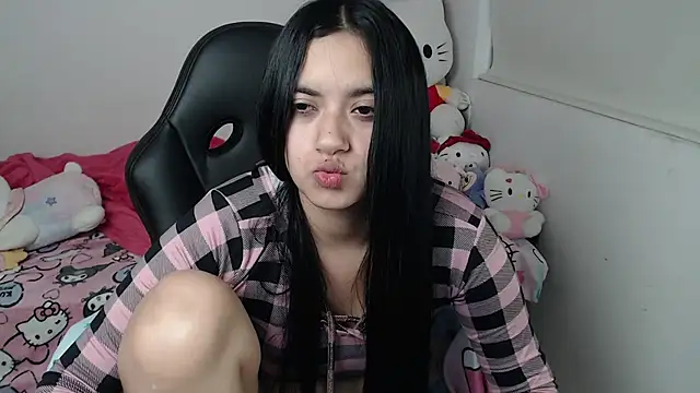 Snapshot of kayla_k18 chatting on 06/29/26, 11:26 kayla k18 online show from 06/29/26, 11:26