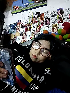 dafne19  online show from 10/22/25, 05:07