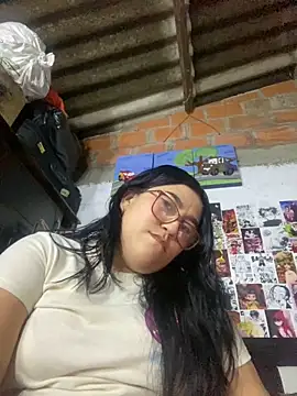 dafne19  online show from 11/28/25, 04:45