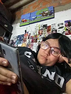 dafne19  online show from 11/25/25, 04:24