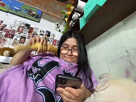 Snapshot of dafne19_ chatting on 06/18/26, 04:55 dafne19 online show from 06/18/26, 04:55