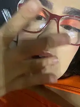 dafne19  online show from 12/21/25, 05:09