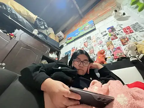 dafne19  online show from 03/17/26, 04:04