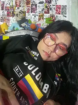 dafne19  online show from 10/31/25, 04:42