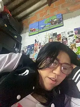 dafne19  online show from 11/18/25, 05:00