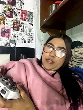 dafne19  online show from 12/17/25, 05:45