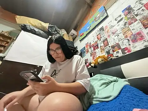 Snapshot of dafne19_ chatting on 07/06/26, 05:03 dafne19 online show from 07/06/26, 05:03