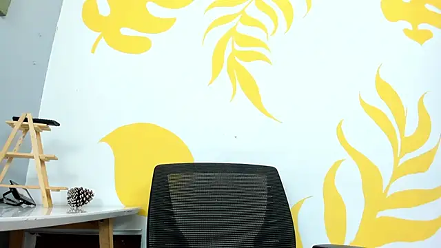 Snapshot of LukaCastillo chatting on 11/24/25, 10:10 LukaCastillo online show from 11/24/25, 10:10