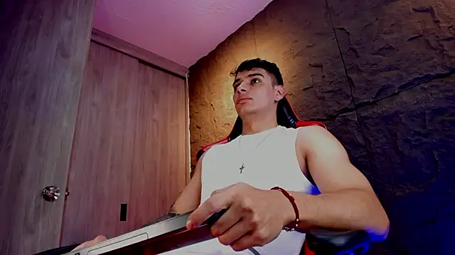 Snapshot of joseph_boy chatting on 10/22/25, 11:42 joseph boy online show from 10/22/25, 11:42