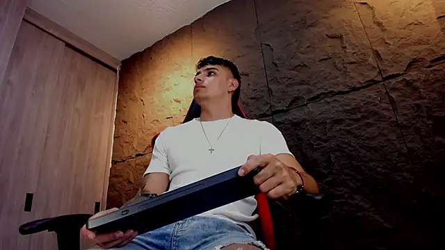 Snapshot of joseph_boy chatting on 10/17/25, 11:45 joseph boy online show from 10/17/25, 11:45