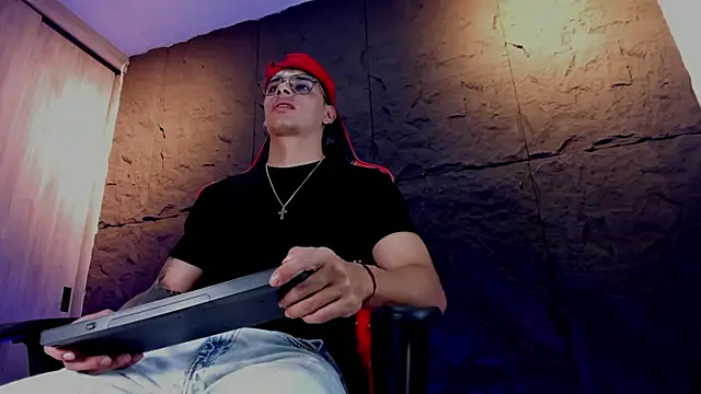 Snapshot of joseph_boy chatting on 11/20/25, 11:11 joseph boy online show from 11/20/25, 11:11