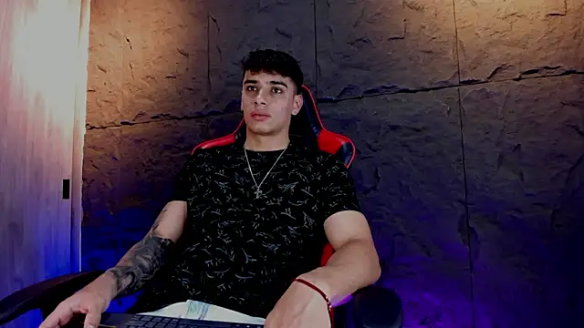 Snapshot of joseph_boy chatting on 11/14/25, 11:47 joseph boy online show from 11/14/25, 11:47