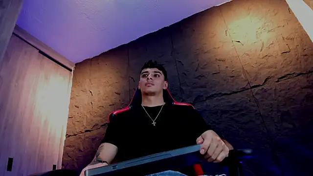 Snapshot of joseph_boy chatting on 11/13/25, 12:09 joseph boy online show from 11/13/25, 12:09