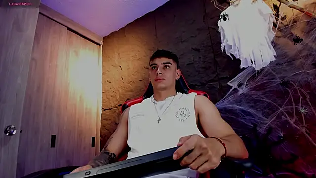 Snapshot of joseph_boy chatting on 10/27/25, 11:44 joseph boy online show from 10/27/25, 11:44